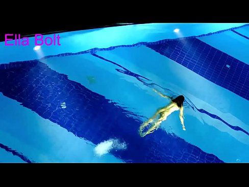 ❤️ Nu mă pot opri din privit, tânără blondă surprinsă înotând goală în piscina stațiunii ELLA BOLT ☑  at ro.fitorganic.top ❌❤